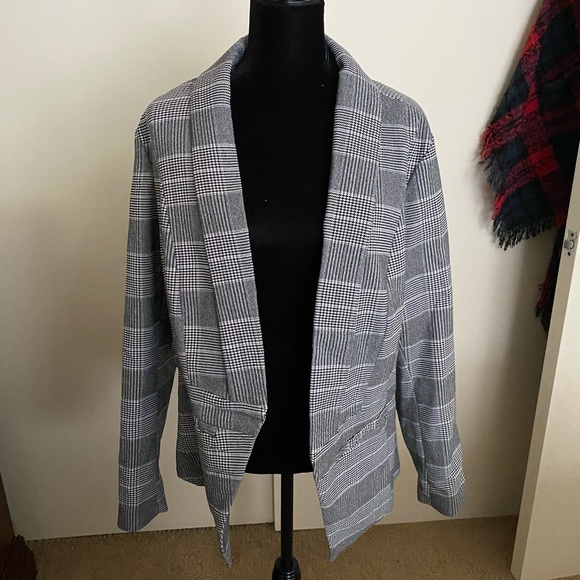 torrid Jackets & Blazers - NWT Torrid Size 2 plaid blazer
